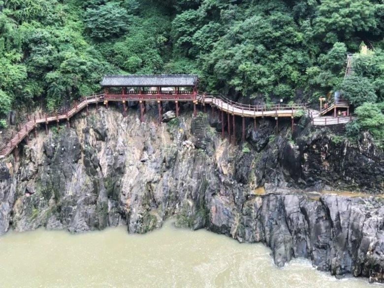 2024全省两会特别报道 省人大财经委召开会议 审查计划和预算报告草案